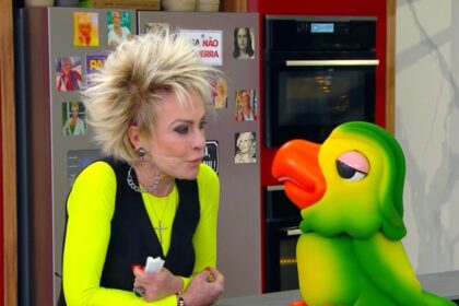 Ana maria braga chorando enquanto conversa com o louro no mais você