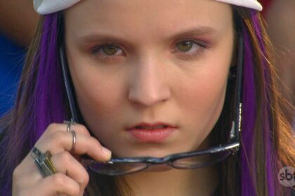 Larissa manoela (como manu) em trecho da novela cúmplices de um resgate