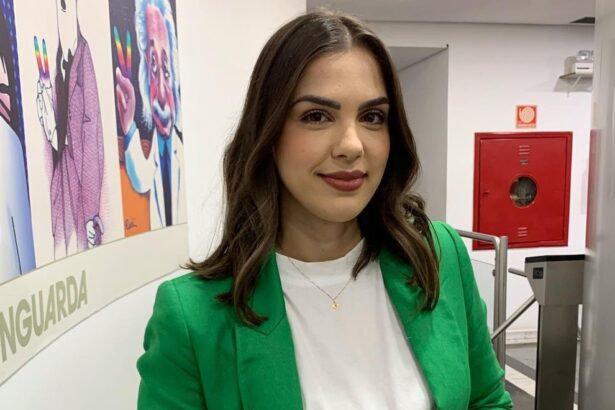 Isadora Markus nos corredores da Rede Vanguarda