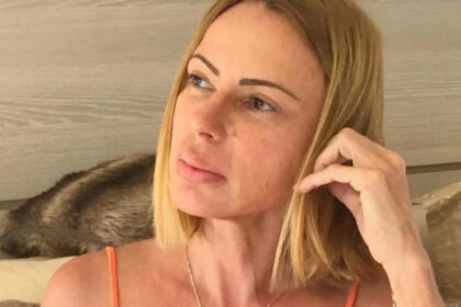 Marilene Saade olha para o lado