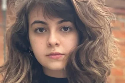Klara Castanho de cabelos soltos