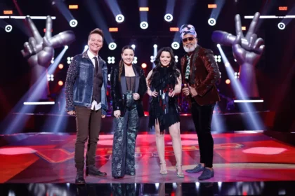 Michel teló, maiara e maraisa e carlinhos brown no palco da final do the voice kids