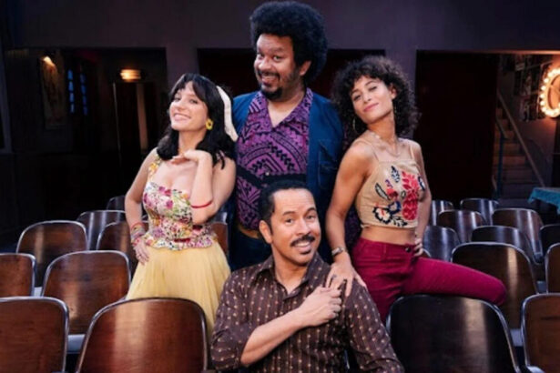 Elenco sorrindo da série Cine Holliúdy
