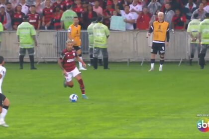 Pedro toca na bola e faz o gol do flamengo que eliminou o corinthians da libertadores