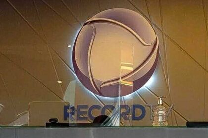 Logo na Record TV, direto da portaria de recepção