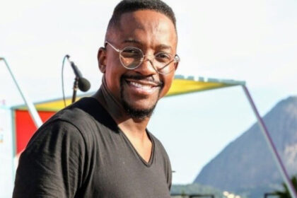 Mumuzinho sorrindo