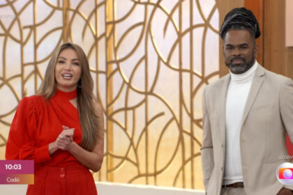 Patrícia poeta e ana maria braga de pé, nos estúdios do encontro