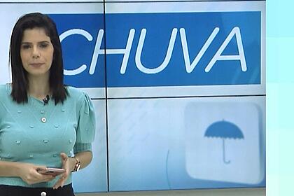 Eliane Nóbrega no cenário da TV Guararapes