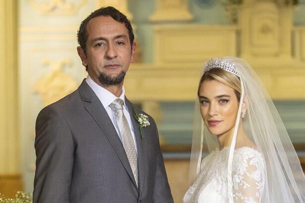 Irandhir Santos e Marcela Fetter vestidos para casarem