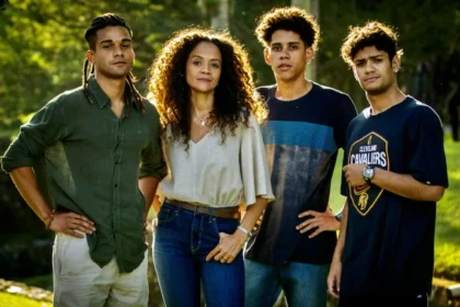 Zuleica (Aline Borges), Marcelo (Lucas Leto), Renato (Gabriel Santana) e Roberto (Caue Campos) em cena de Pantanal
