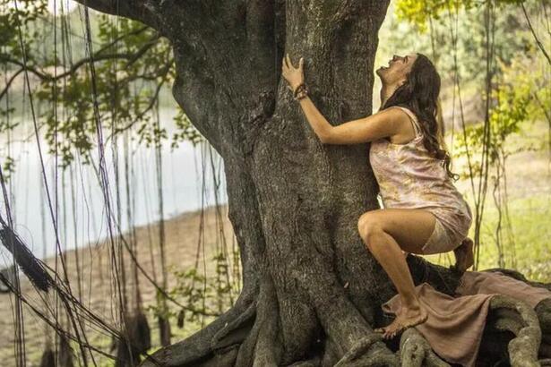 Alanis Guillen em cena de Pantanal