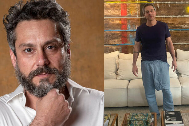 Alexandre Nero com a mão na barba, com semblante sério; Alexandre Nero de camisa básica preta, calça, na sua sala durante gravação para o GNT