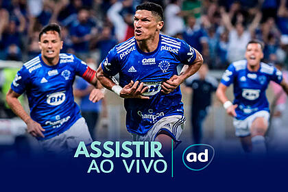 Luvannor comemorando um gol com a camisa do Cruzeiro