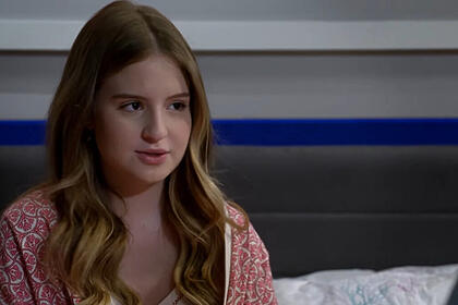 Sophia valverde, como poliana, em trecho da novela poliana moça