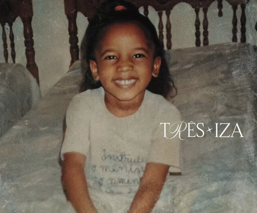 Iza criança na capa do projeto musical Três