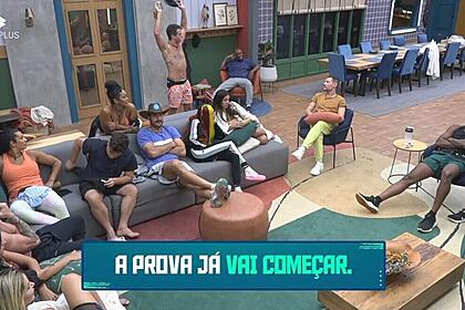 Peões na sala aguardam Adriane Galisteu para começarem a Prova de Fogo de A Fazenda 14