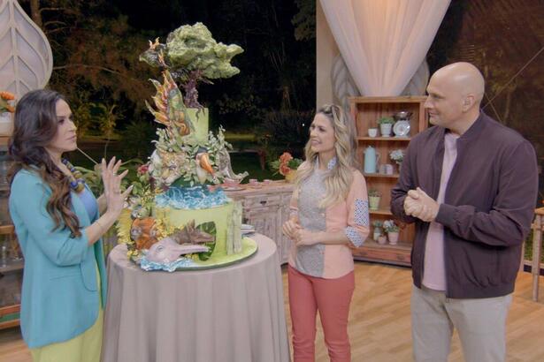 Apresentadora e urados do Bake Off Brasil durante gravação do reality do SBT
