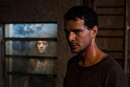 Daniel de Oliveira em trecho do filme Morto Não Fala