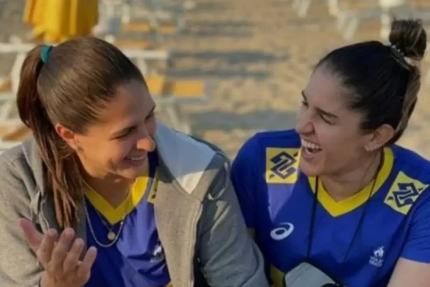 Natalia Zilio e Ana Beatriz Correa durante treinamento da Seleção Brasileira de Volei