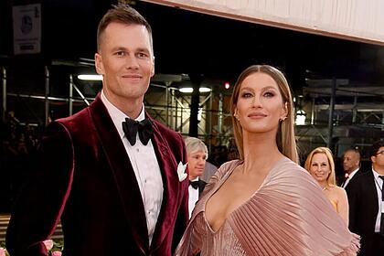 Gisele Bündchen e Tom Brady em foto posada juntos, em um evento de gala