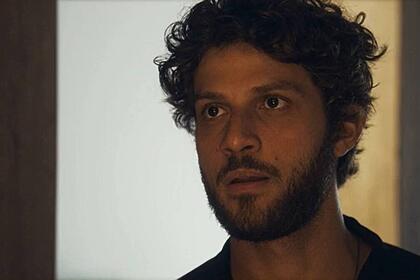 Chay suede (ari) em trecho de cena da novela travessia