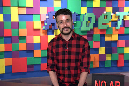 Fefito apresentando o tv fama dos corredores da redetv!