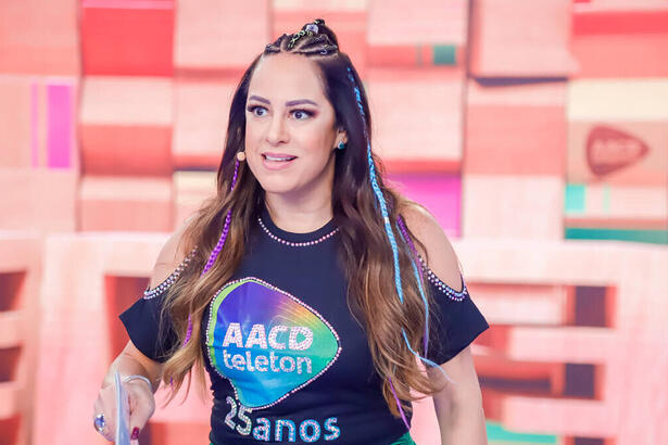 Silvia Abravanel no palco do Teleton 2022