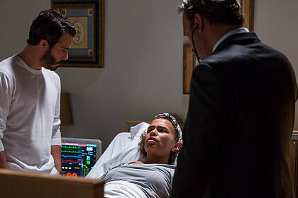 Thiago Rodrigues (Vasco) e Ana Sofia Martins (Carolina) em trecho da estreia de Valor da Vida