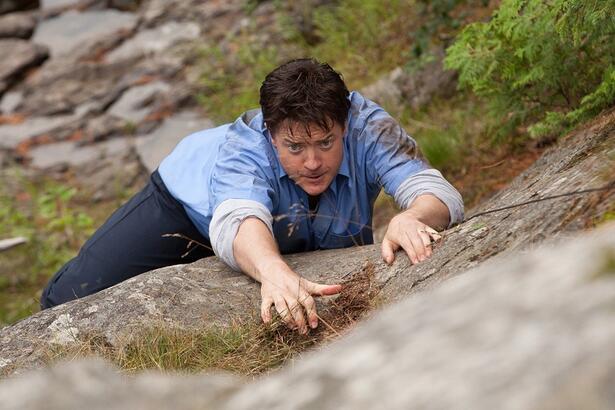 Brendan Fraser em trecho do filme A Caça, exibido pelo SBT no Cine Espetacular