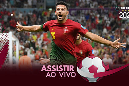 Jogador Gonçalo Ramos, com a camisa de Portugal,, na arte de onde assistir ao jogo Portugal x Marrocos