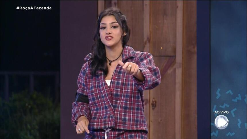 Bia vestida com o uniforme da Baia de A Fazenda 14
