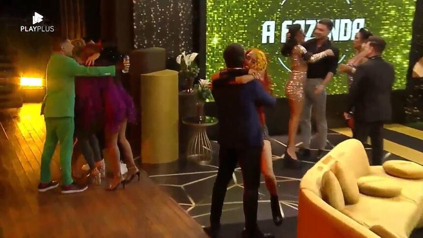 Festa final de A Fazenda 14. Finalistas são recebidos por ex-peões.