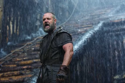 Russell crowe em trecho do filme nóe, exibido na programação do sbt