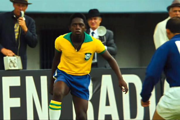 Trecho do filme Pelé - O Nascimento De Uma Lenda, exibido pela TV Globo na Tempeatura Máxima