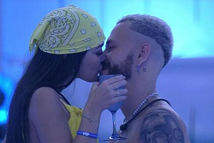 Larissa e Fred se beijando no BBB 23.
