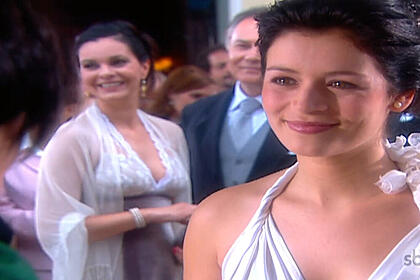 Bianca castanho, como cristal, vestida de noiva, no último capítulo da novela cristal