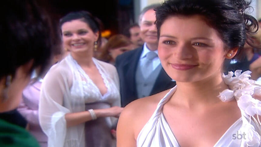 Bianca castanho, como cristal, vestida de noiva, no último capítulo da novela cristal