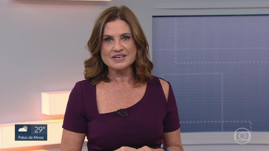 Isabela Scalabrini no estúdio da Globo Minas, em uma edição do MGTV