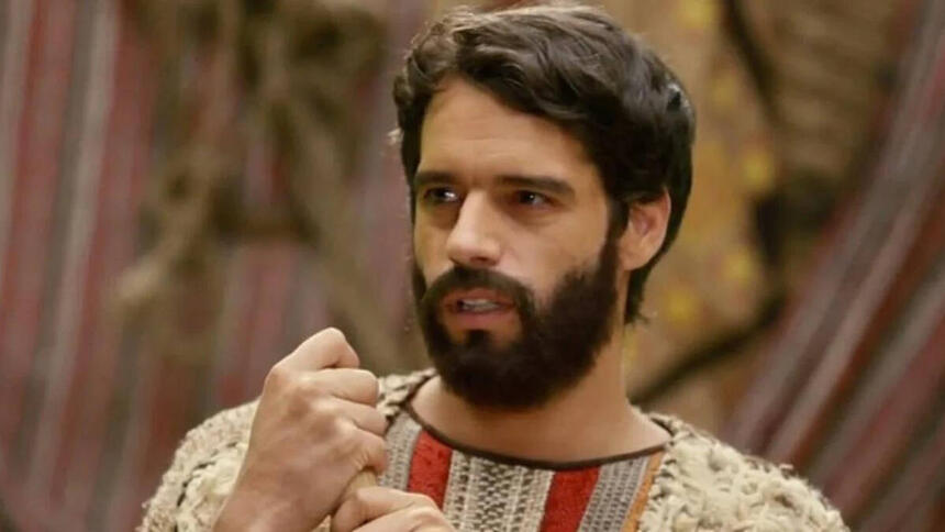 Guilherme Winter, como Moisés, em trecho da novela Os Dez Mandamentos