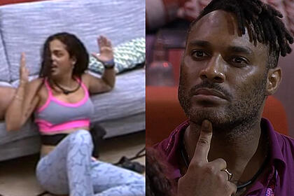 Imagem 1: Paula sentada no chão simulando o tamanho do volume de Fred; Fred de camisa roxa com o dedo no queixo