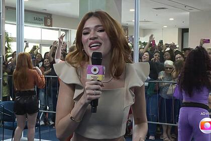 Ana clara lima em trecho do plantão bbb direto da casa de vidro