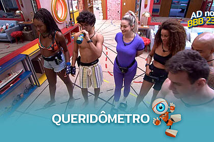 Brothers do BBB 23 na sala, olhando para o Queridômtero no telão
