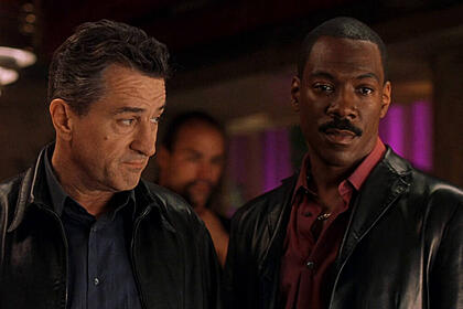 Robert De Niro e Eddie Murphy em trecho do filme Showtime, exibido na programação do SBT
