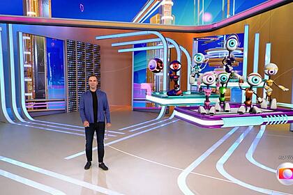 Tadeu Schmidt no estúdio do BBB 23