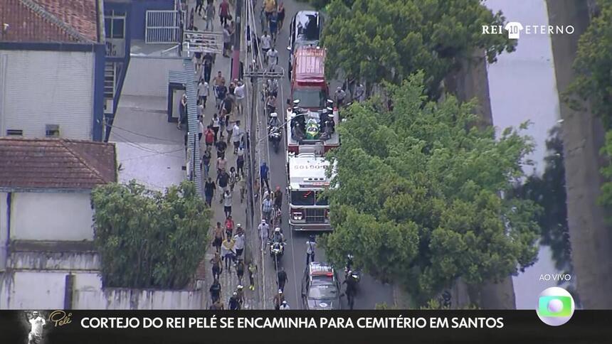 Corpo de Pelé em cima do carro do Corpo de Bombeiros