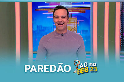 Tadeu Schmidt no cenário do BBB 23 anunciando a formação do Paredão