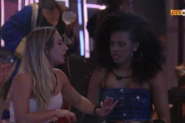 Bruna Griphao conversa com Marvvila na Festa do BBB 23