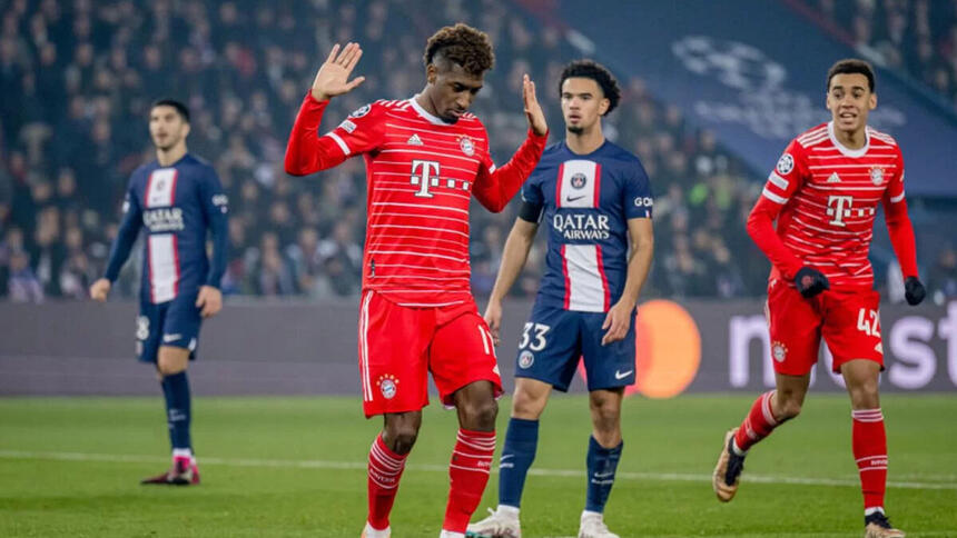 Trecho do jogo entre PSG e Bayern de Munique, com jogadores dos dois times em campo