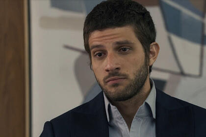 Chay suede, como ari, em trecho do capítulo da novela travessia