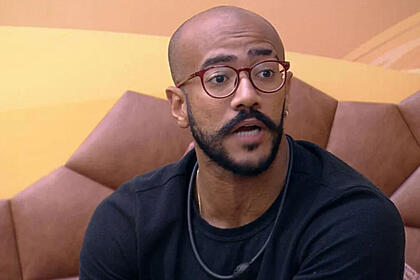 Ricardo em conversa no quarto deserto do BBB 23
